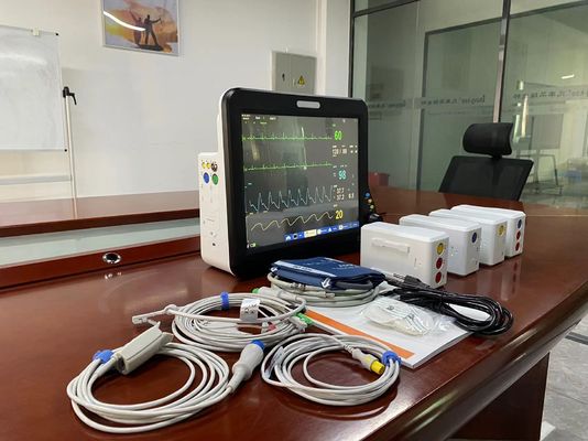 Monitor multiparametro per neonati con schermo da 15 pollici
