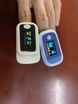 Ossimetro medico di impulso della punta delle dita dell'ospedale OLED per la clinica pediatrica adulta, monitor dell'ossigeno del sangue