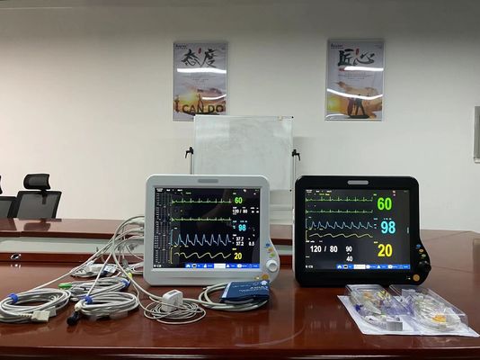 Dispositivi di monitoraggio vitale da 15 pollici, monitor di ventilatore multiparametro in terapia intensiva.
