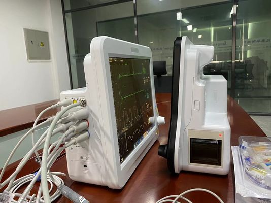 Monitore cardiaco per l' ICU di un ospedale per monitorare i parametri ECG
