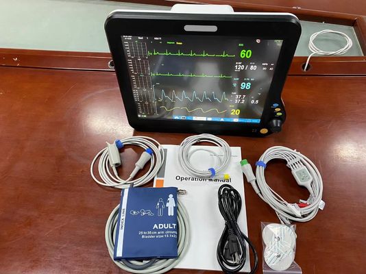 Monitor cardiaco multi-parametro in terapia intensiva, apparecchio vitale con display da 15 pollici.