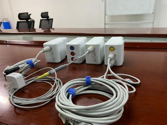 Monitor cardiaco multi-parametro in terapia intensiva, apparecchio vitale con display da 15 pollici.