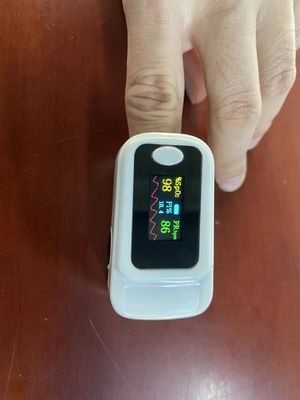 OEM ODM Portable Fingertip Blood Oxygen Pulse Rate Monitor Oximeter Con OLED