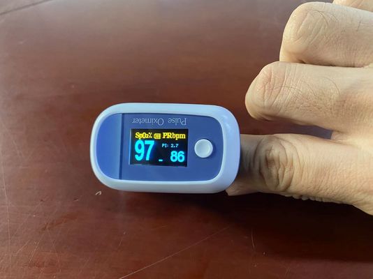 0.96 pollici OLED Pulso ossimetrico a punta del dito piccolo manuale regolabile in quattro direzioni