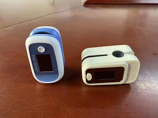 Monitor pediatrico del dito dell'ossigeno del sangue, ossimetro di impulso della punta delle dita con l'esposizione di Oled, monitor dell'ossigeno del sangue