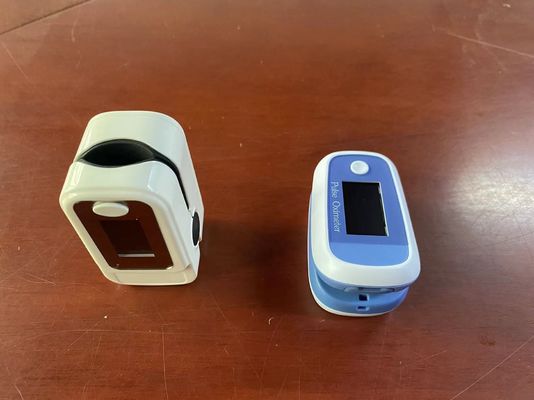 0.96 pollici OLED Pulso ossimetrico a punta del dito piccolo manuale regolabile in quattro direzioni
