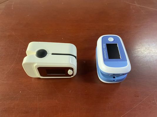 Ossimetro portatile di impulso della punta delle dita di OLED medico per la casa della clinica, monitor dell'ossigeno del sangue