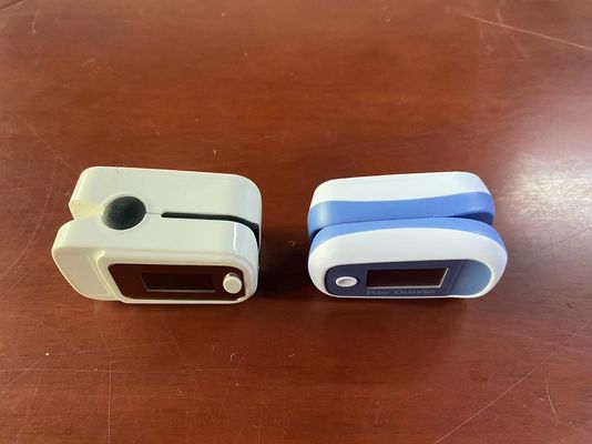 Monitor per la casa della clinica, monitor di saturazione Spo2 dell'ossigeno del sangue dell'ossimetro di impulso del dito di OLED dell'ossigeno del sangue
